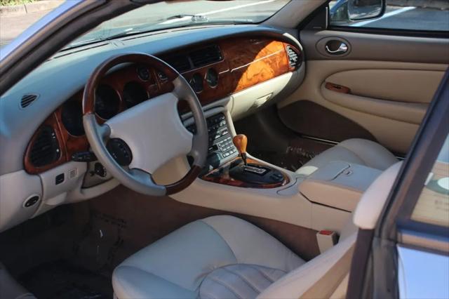 2000 Jaguar XK8 Standard