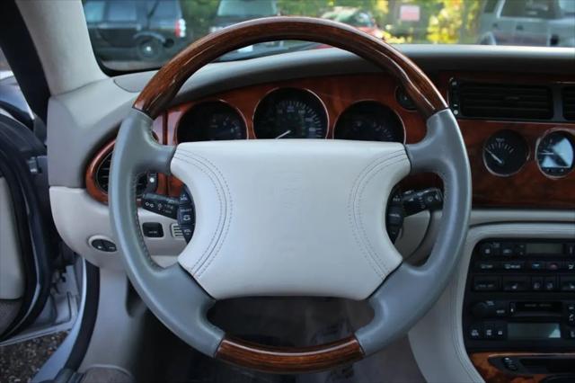 2000 Jaguar XK8 Standard
