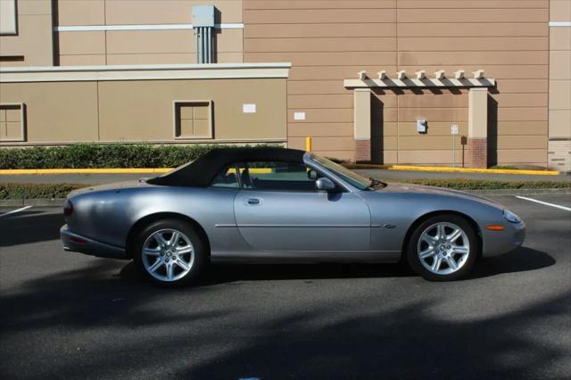 2000 Jaguar XK8 Standard