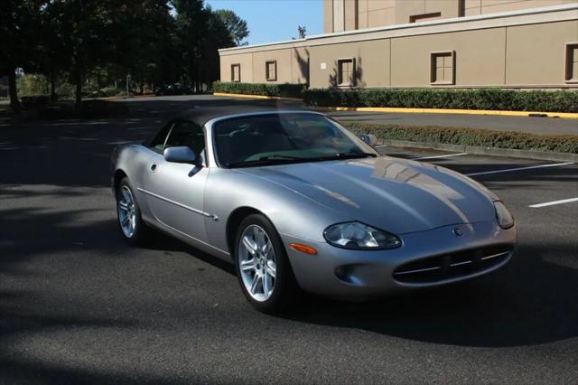 2000 Jaguar XK8 Standard