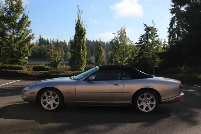 2000 Jaguar XK8 Standard