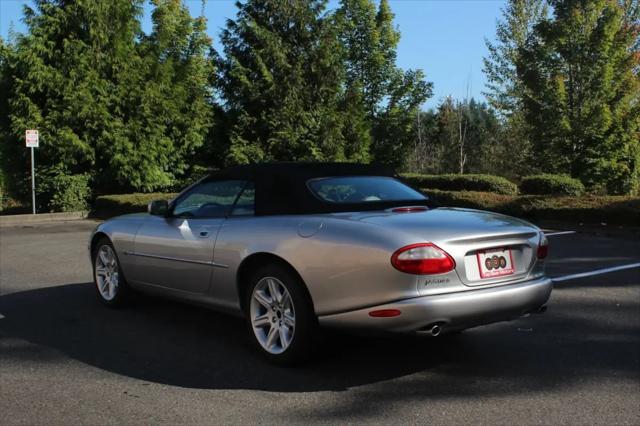 2000 Jaguar XK8 Standard