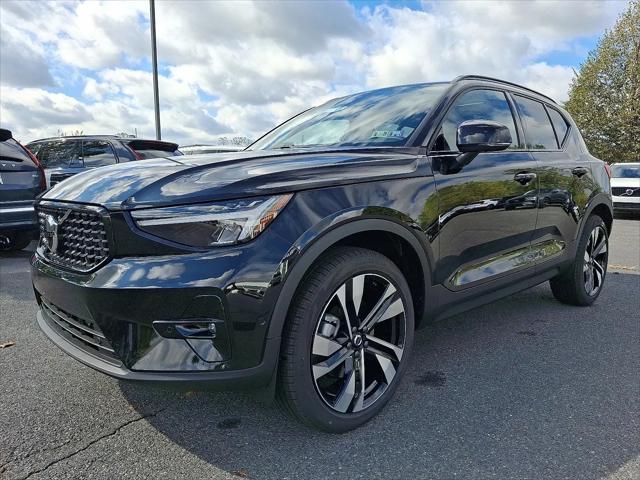 2026 Volvo XC40 Plus, B5 AWD Gas (mild hybrid), Dark