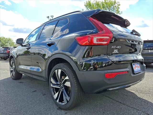 2026 Volvo XC40 Plus, B5 AWD Gas (mild hybrid), Dark