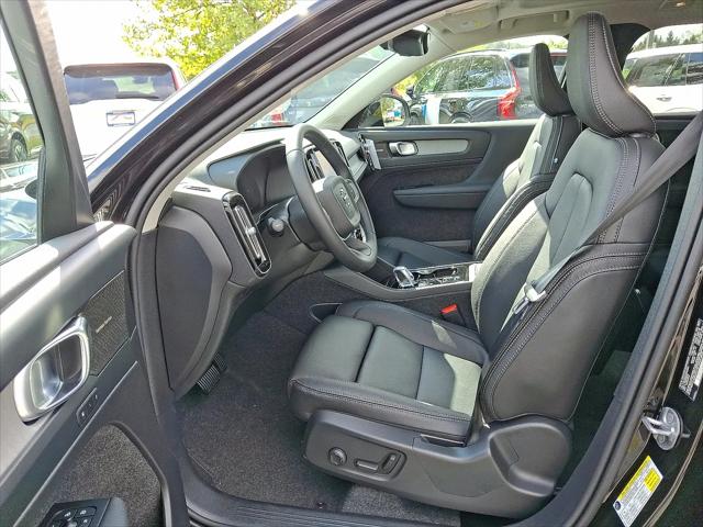 2026 Volvo XC40 Plus, B5 AWD Gas (mild hybrid), Dark