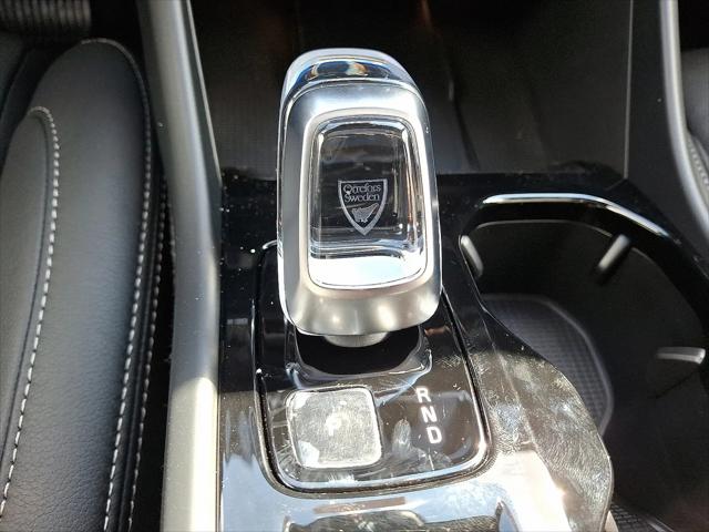 2026 Volvo XC40 Plus, B5 AWD Gas (mild hybrid), Dark