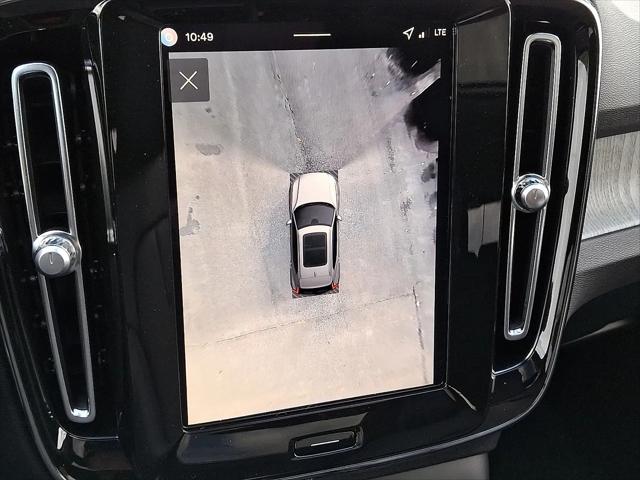 2026 Volvo XC40 Plus, B5 AWD Gas (mild hybrid), Dark