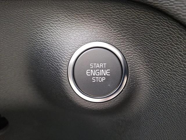 2026 Volvo XC40 Plus, B5 AWD Gas (mild hybrid), Dark