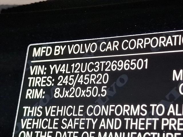 2026 Volvo XC40 Plus, B5 AWD Gas (mild hybrid), Dark