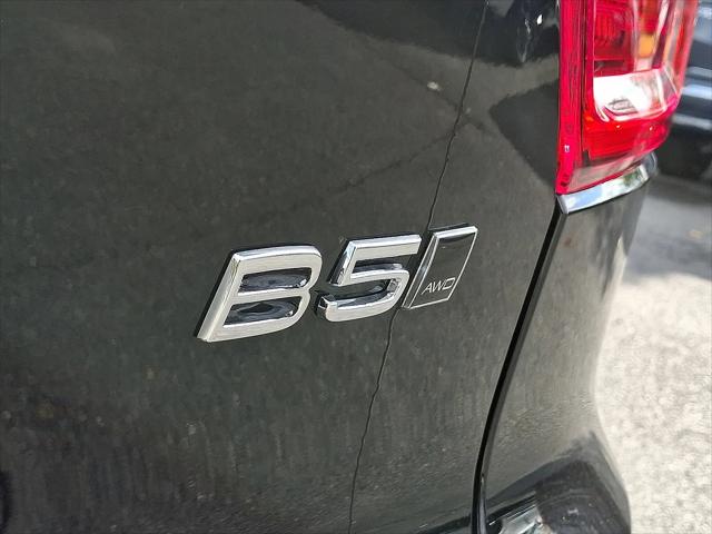 2026 Volvo XC40 Plus, B5 AWD Gas (mild hybrid), Dark