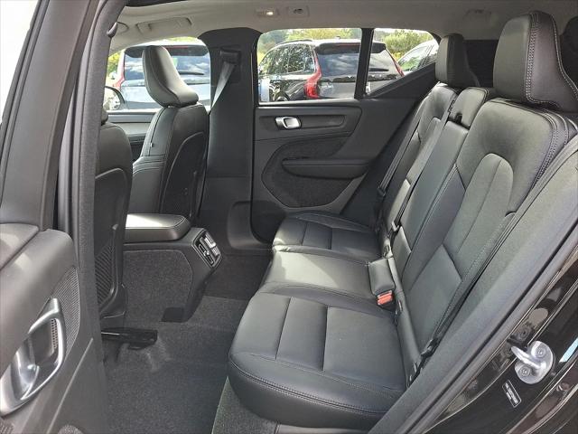 2026 Volvo XC40 Plus, B5 AWD Gas (mild hybrid), Dark
