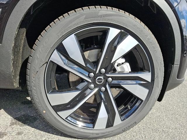 2026 Volvo XC40 Plus, B5 AWD Gas (mild hybrid), Dark