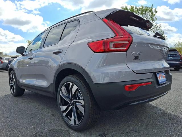 2026 Volvo XC40 Plus, B5 AWD Gas (mild hybrid), Dark