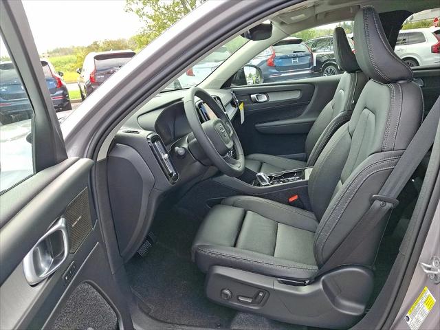 2026 Volvo XC40 Plus, B5 AWD Gas (mild hybrid), Dark
