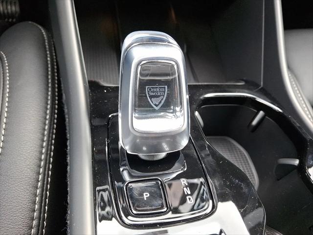 2026 Volvo XC40 Plus, B5 AWD Gas (mild hybrid), Dark