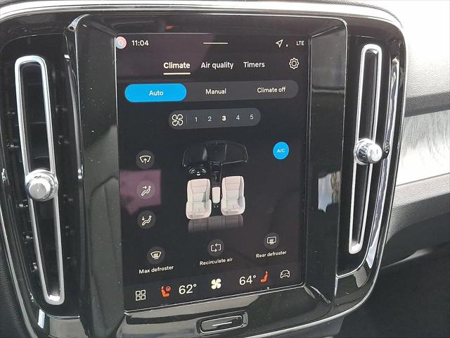 2026 Volvo XC40 Plus, B5 AWD Gas (mild hybrid), Dark