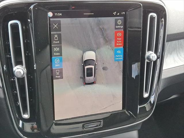 2026 Volvo XC40 Plus, B5 AWD Gas (mild hybrid), Dark