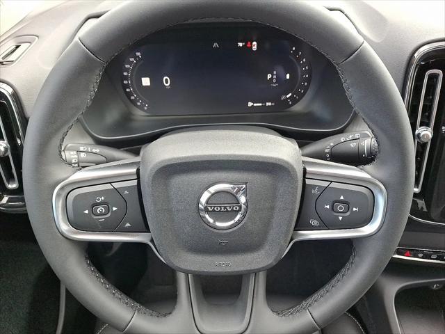 2026 Volvo XC40 Plus, B5 AWD Gas (mild hybrid), Dark