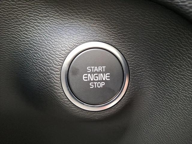 2026 Volvo XC40 Plus, B5 AWD Gas (mild hybrid), Dark