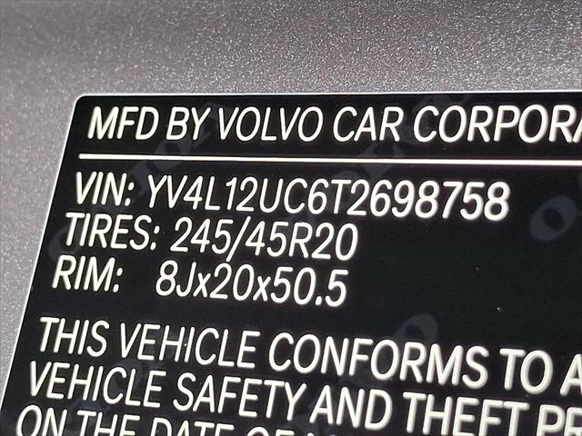 2026 Volvo XC40 Plus, B5 AWD Gas (mild hybrid), Dark