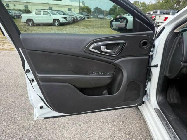 2016 Chrysler 200 Limited Platinum