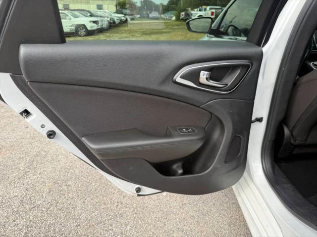 2016 Chrysler 200 Limited Platinum
