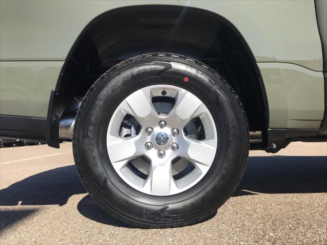 2026 Ram 1500 Tradesman Crew Cab 4x4 5'7" Box