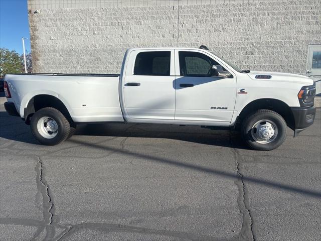 2022 RAM 3500 Tradesman Crew Cab 4x4 8 Box