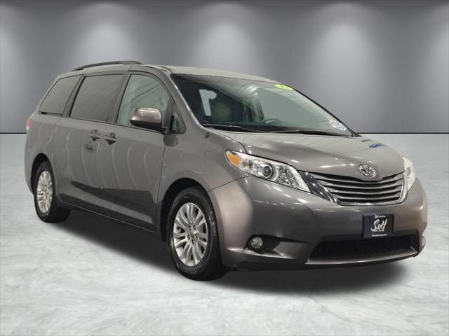 2013 Toyota Sienna XLE V6 8 Passenger