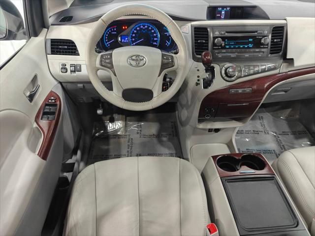 2013 Toyota Sienna XLE V6 8 Passenger