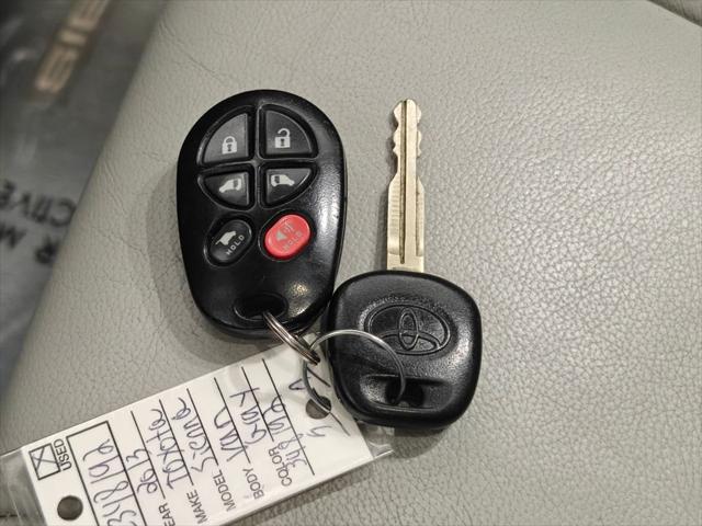 2013 Toyota Sienna XLE V6 8 Passenger