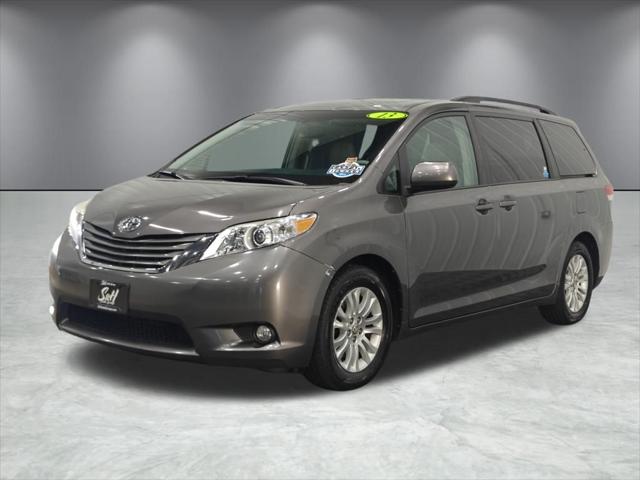 2013 Toyota Sienna XLE V6 8 Passenger