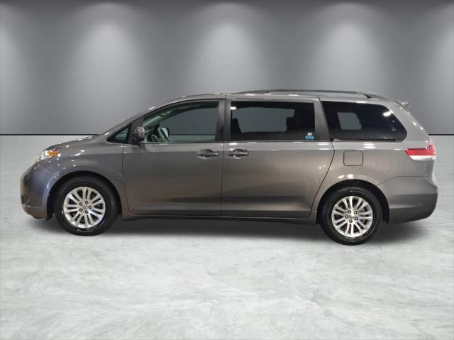 2013 Toyota Sienna XLE V6 8 Passenger