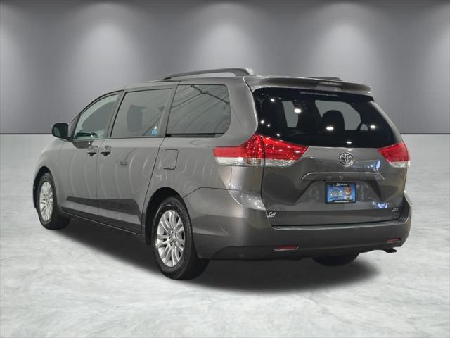 2013 Toyota Sienna XLE V6 8 Passenger