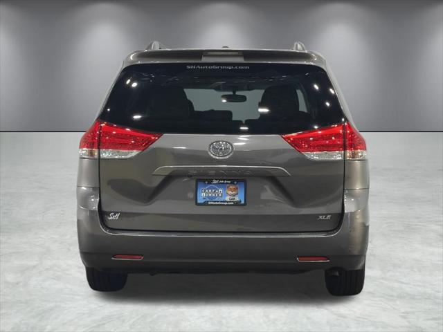2013 Toyota Sienna XLE V6 8 Passenger
