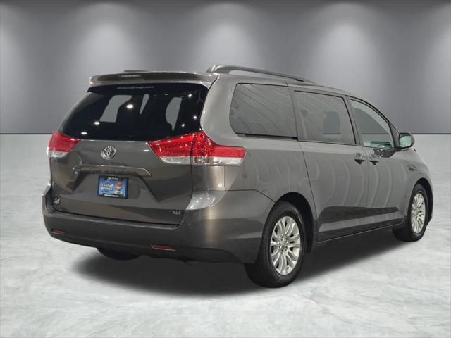 2013 Toyota Sienna XLE V6 8 Passenger