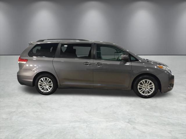 2013 Toyota Sienna XLE V6 8 Passenger