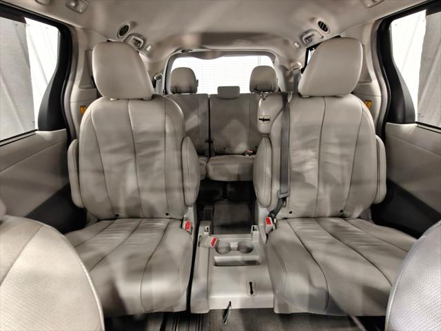 2013 Toyota Sienna XLE V6 8 Passenger