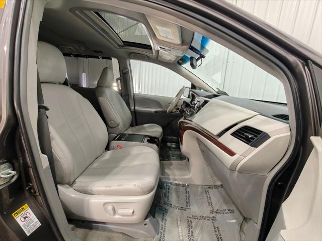 2013 Toyota Sienna XLE V6 8 Passenger
