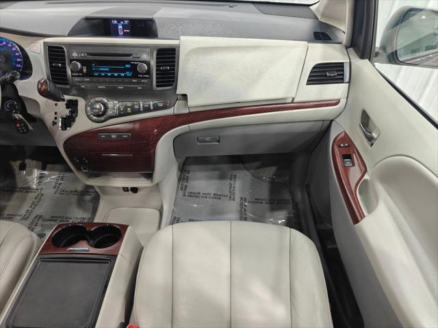 2013 Toyota Sienna XLE V6 8 Passenger