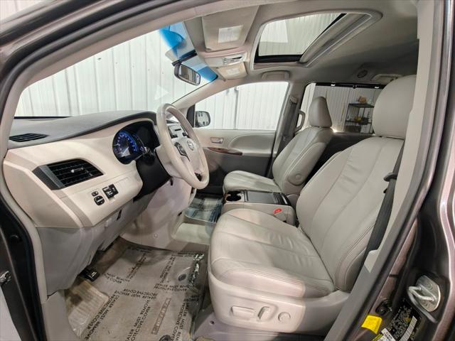2013 Toyota Sienna XLE V6 8 Passenger