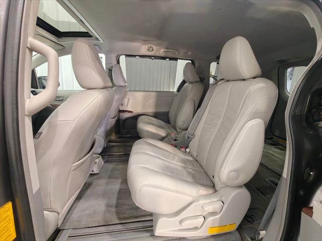 2013 Toyota Sienna XLE V6 8 Passenger