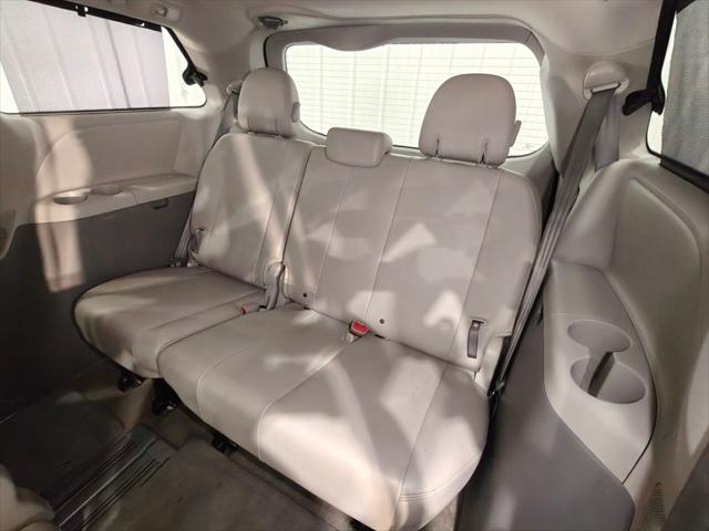 2013 Toyota Sienna XLE V6 8 Passenger