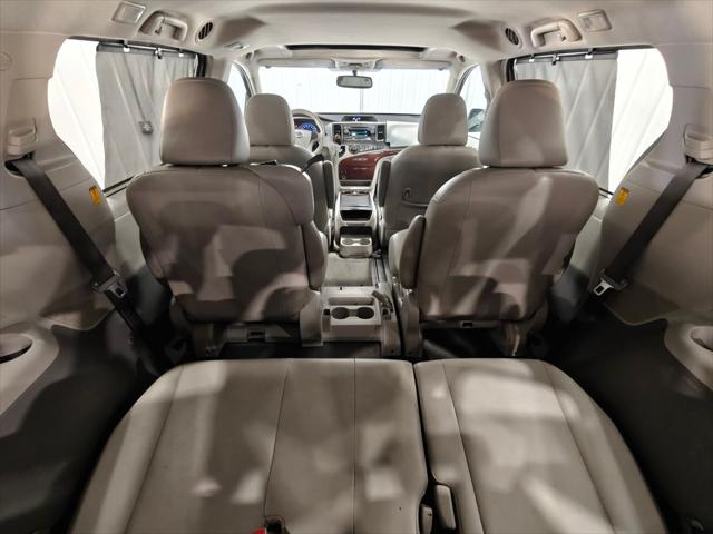 2013 Toyota Sienna XLE V6 8 Passenger