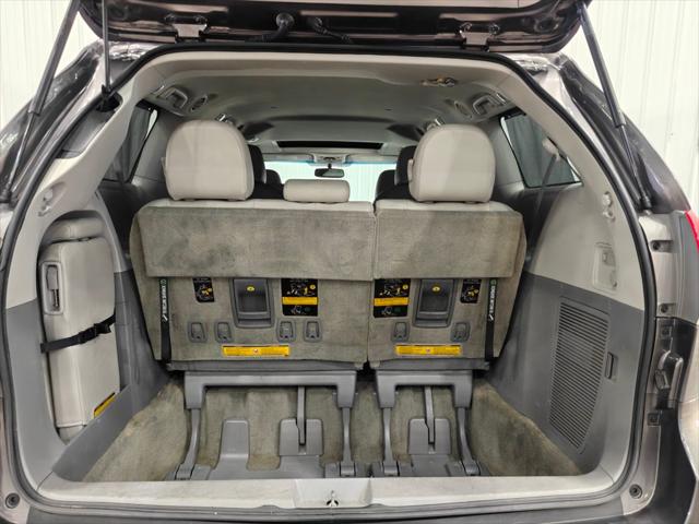2013 Toyota Sienna XLE V6 8 Passenger