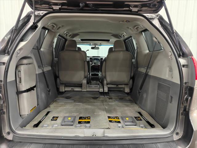 2013 Toyota Sienna XLE V6 8 Passenger