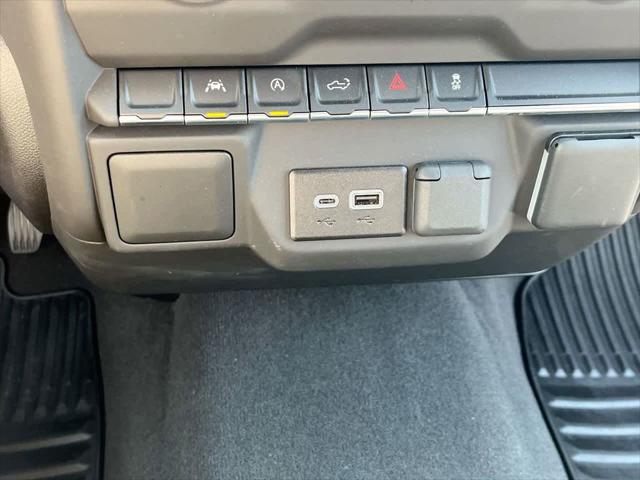 2026 Chevrolet Silverado 1500 4WD Crew Cab Short Bed Custom