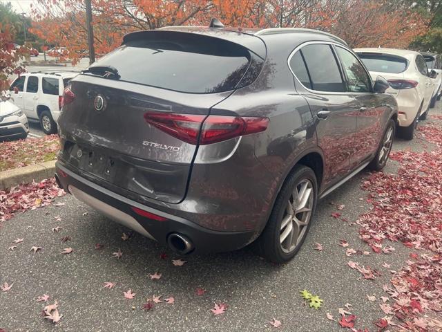 2019 Alfa Romeo Stelvio Ti Lusso AWD 2019 Alfa Romeo Stelvio Ti Lusso AWD