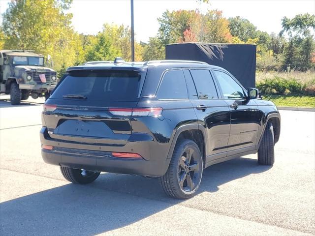 2023 Jeep Grand Cherokee Altitude 4x4 2023 Jeep Grand Cherokee Altitude 4x4