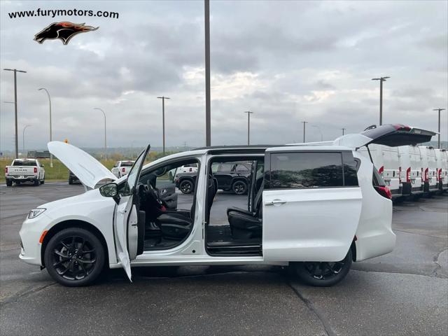 2026 Chrysler Pacifica Limited AWD